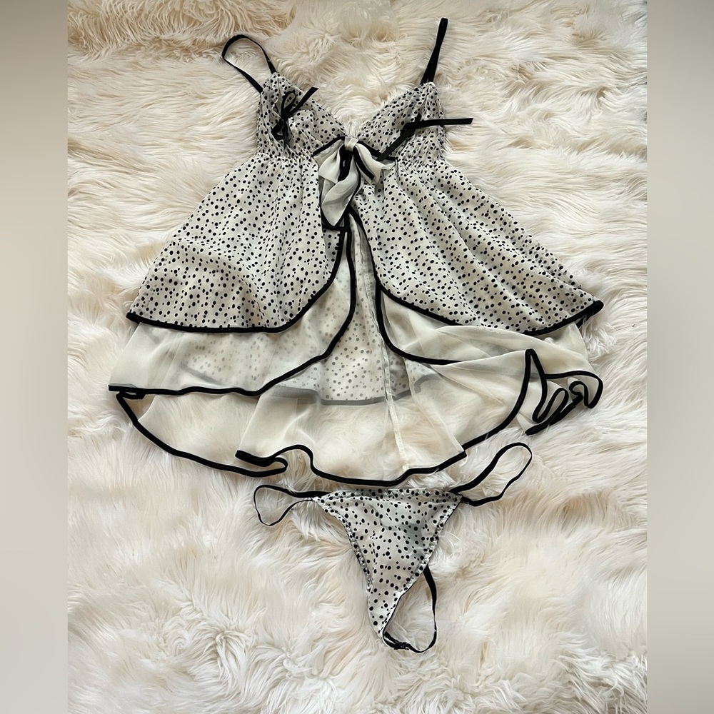 Victorias Secret Very Sexy Peek-a-boo Flyaway Babydoll - Picture 2 of 9
